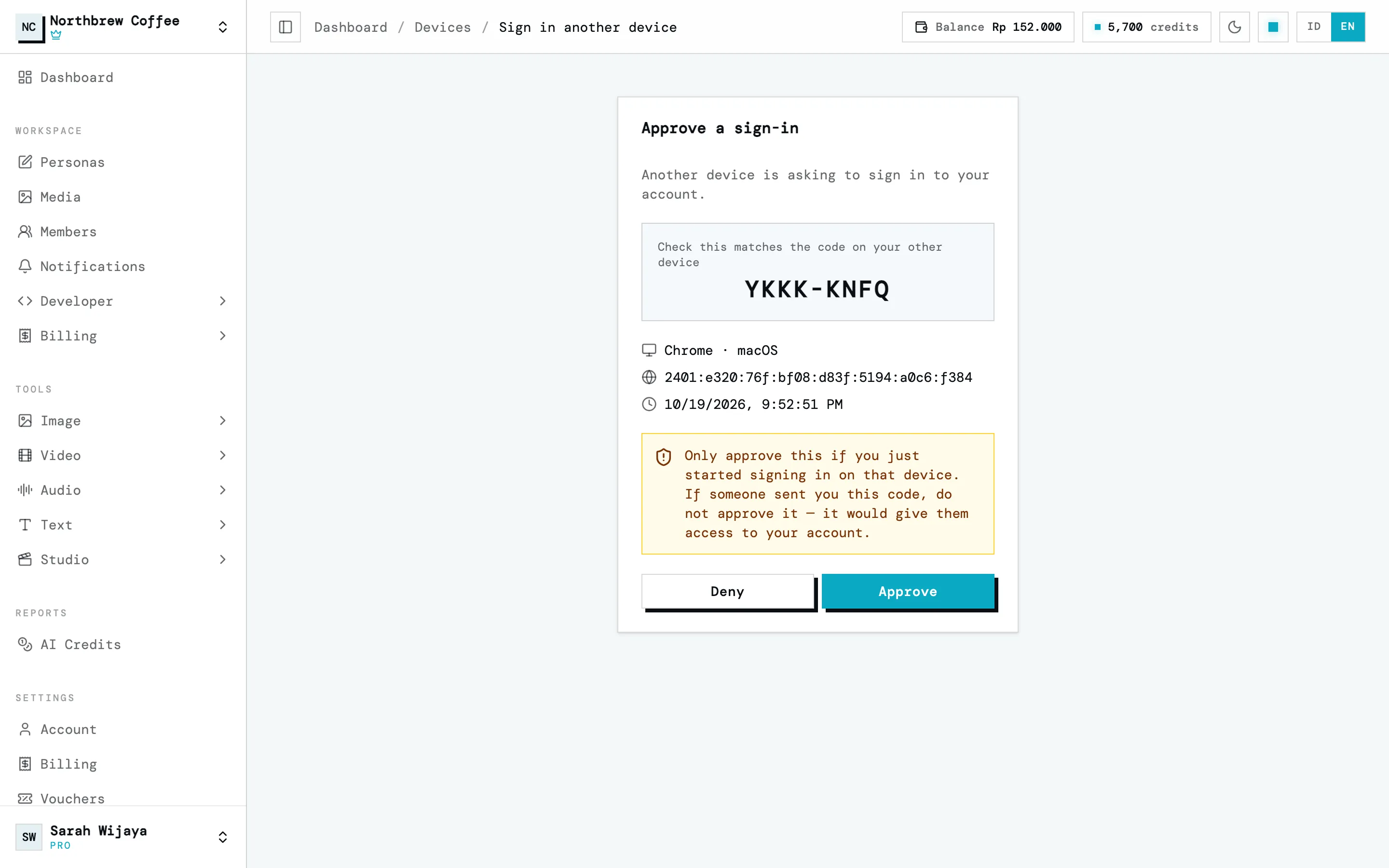 Layar persetujuan menampilkan browser dan alamat IP yang meminta, dengan tombol Setujui.